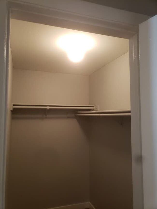 Building Photo - 1 BED 1 BATH IN THE HEART OF SUNRISE