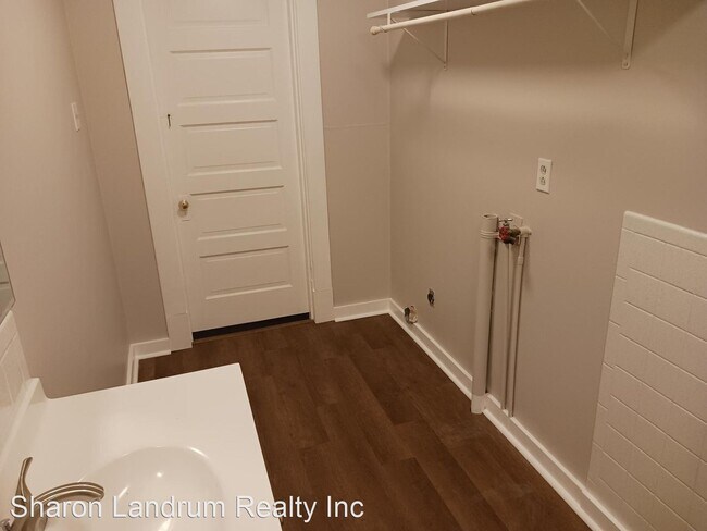 Building Photo - 1 br, 1 bath House - 707 Baroness