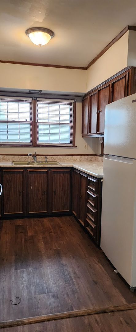 Building Photo - 3 Bed 2 Bath Duplex Now Available!