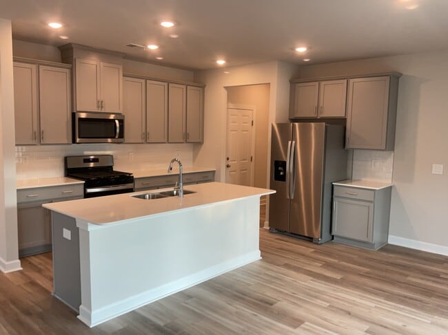 Building Photo - 300 Granby Trl