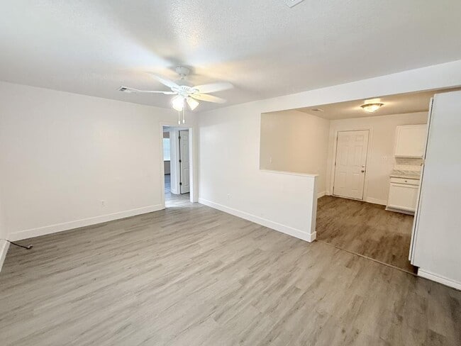 Foto del edificio - 610 W Avenue B