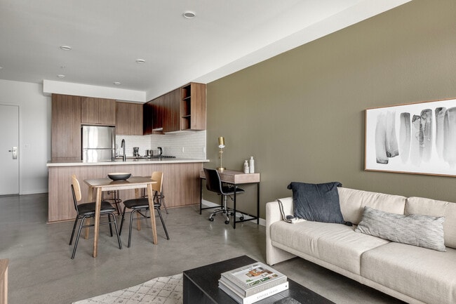 Building Photo - 101 River Pk Dr