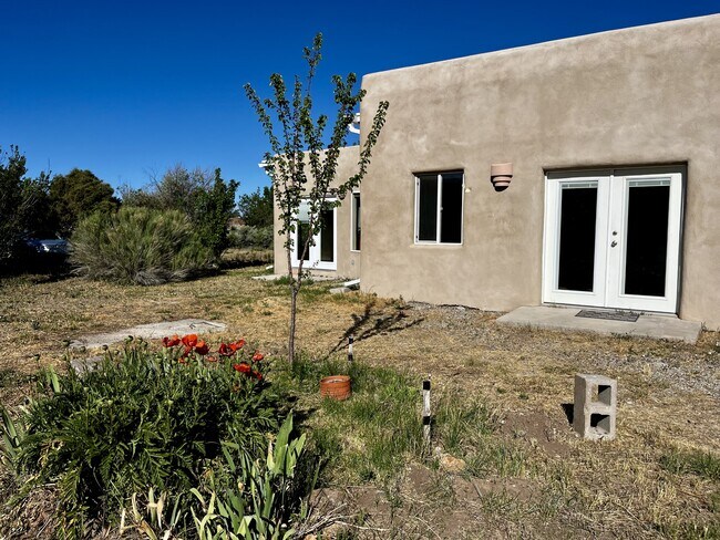 Building Photo - 13 Flor Azul Rd