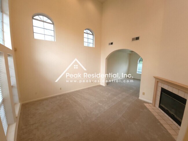 Building Photo - A Gorgeous 4bd/3ba Fair Oaks House with 3-...