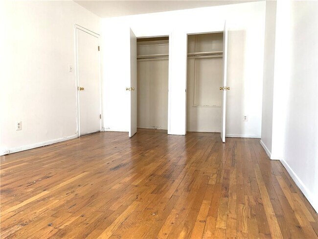 Foto del edificio - 7801-7818 18th Ave
