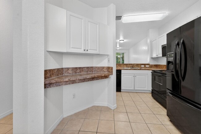 Building Photo - 3635 Sonoma Dr