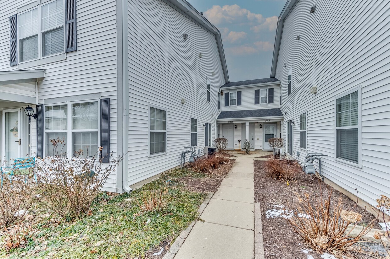 2419 Dickens Dr, Aurora, IL 60503 Townhome Rentals in Aurora IL