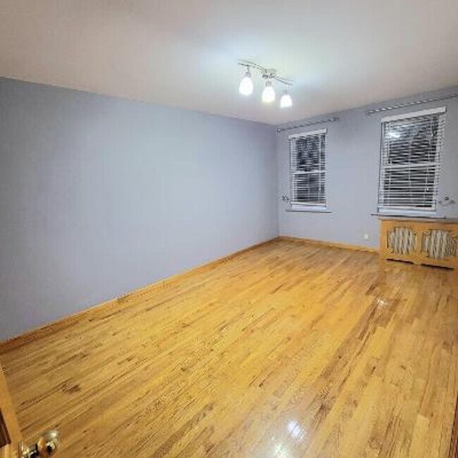 Building Photo - 2048 E 34th St