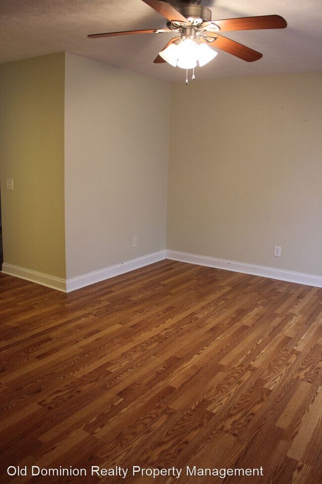 Foto del edificio - 2 br, 2.5 bath House - 107E 13th Street
