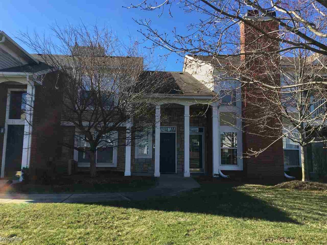 Foto principal - 5520 Pine Aires Dr