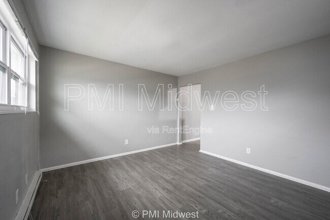 Building Photo - 821 Iowa St