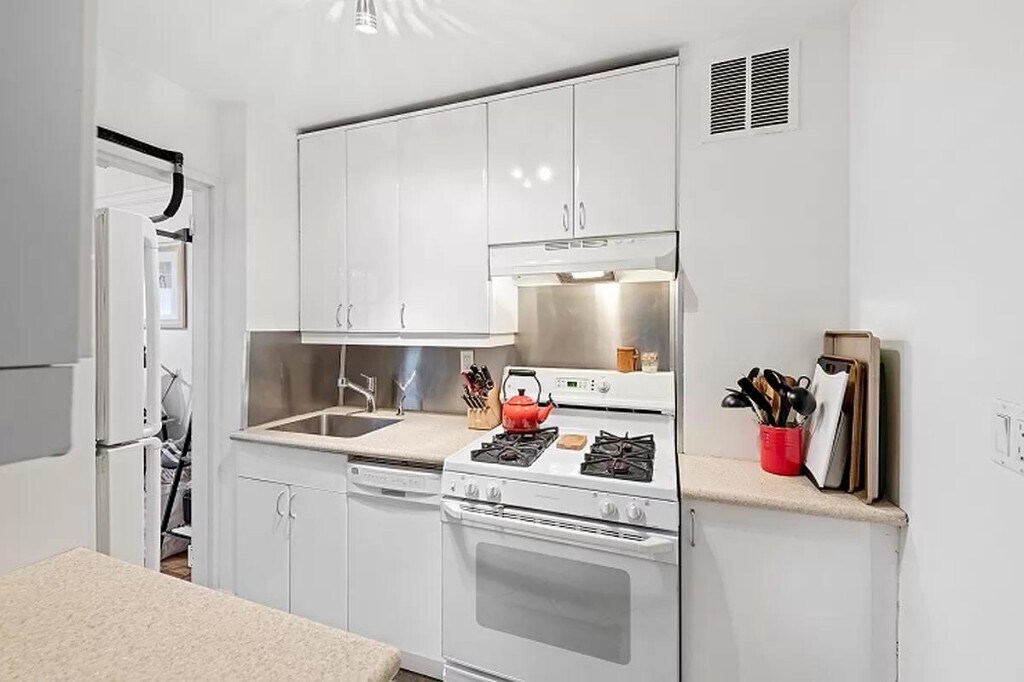 Building Photo - Your Destination for Style and Sophistication