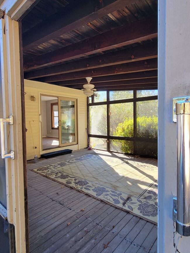 Building Photo - 8 Pine Tree Dr