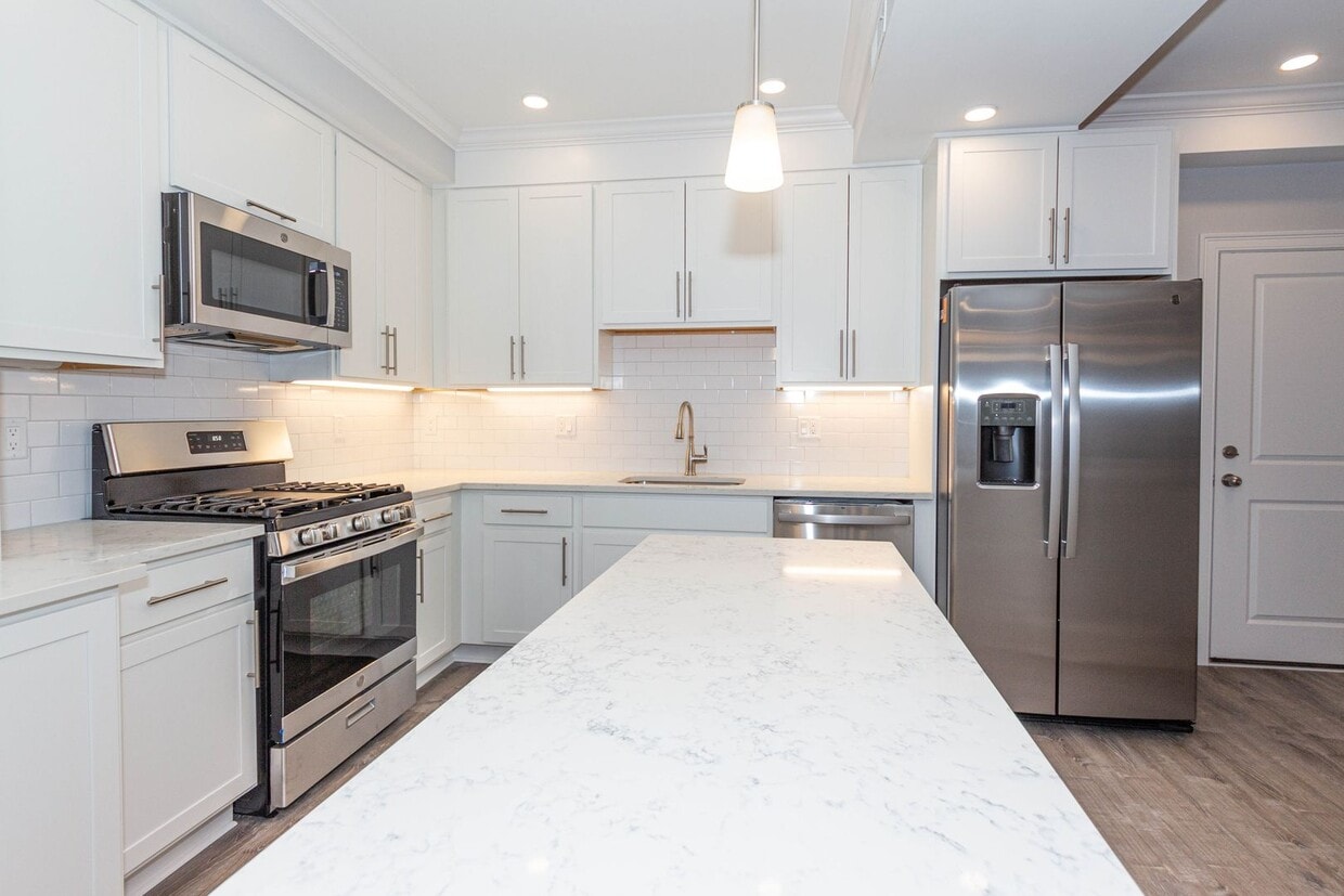 AMAZING ALLSTON 4BED WITH NEW RENOVATIONS - AMAZING ALLSTON 4BED WITH NEW RENOVATIONS