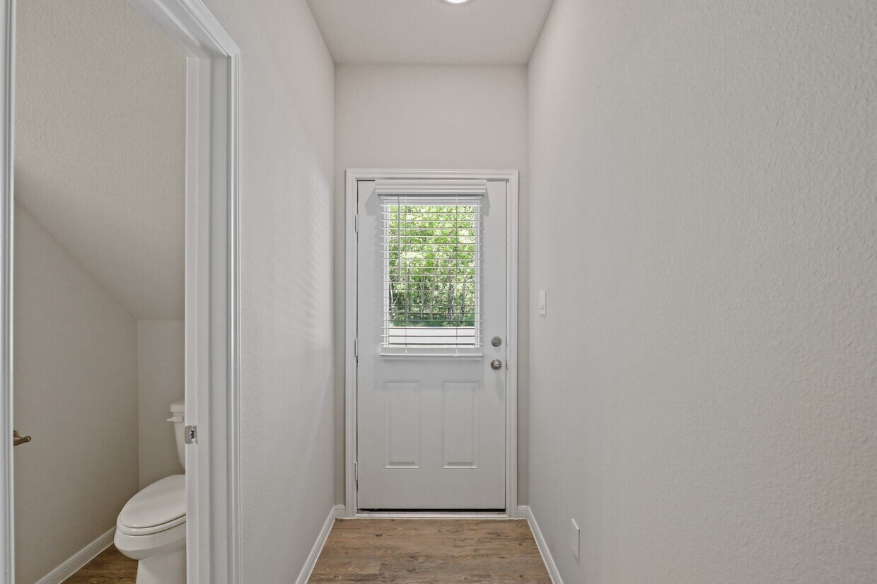 Foto del edificio - 13502 Axel Ln