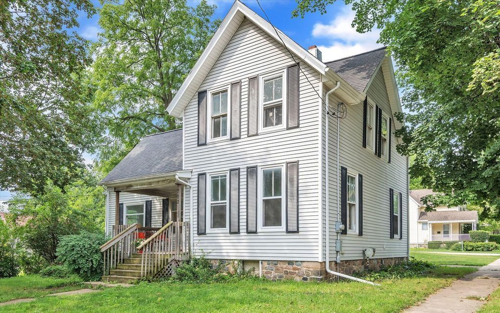 702 S Barnes St, Mason, MI 48854 House for Rent in Mason, MI