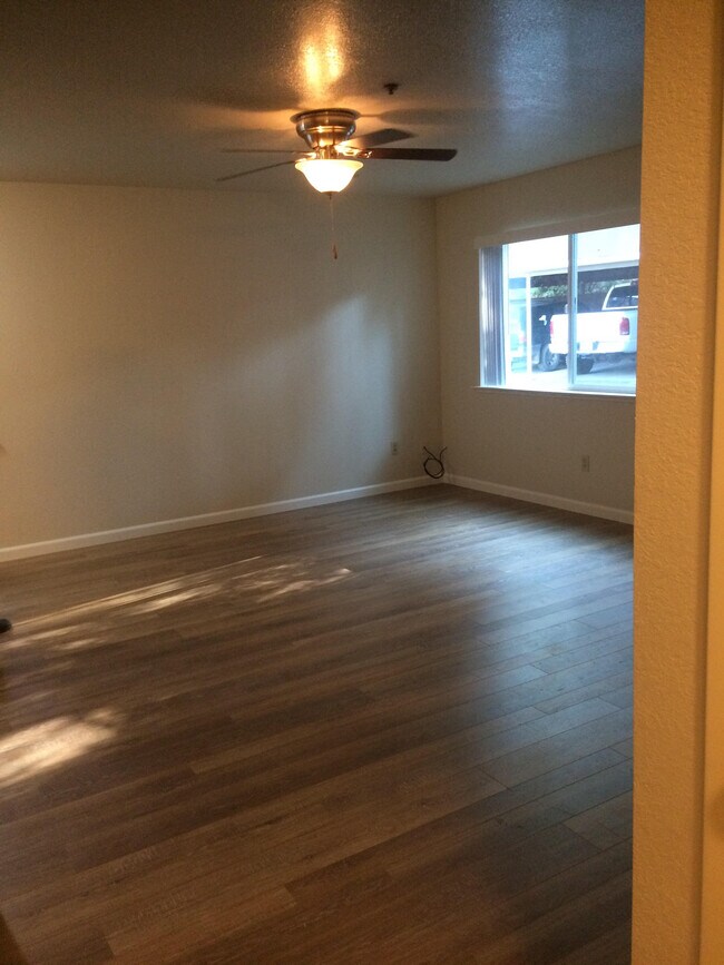 Foto del edificio - 6062 N State St