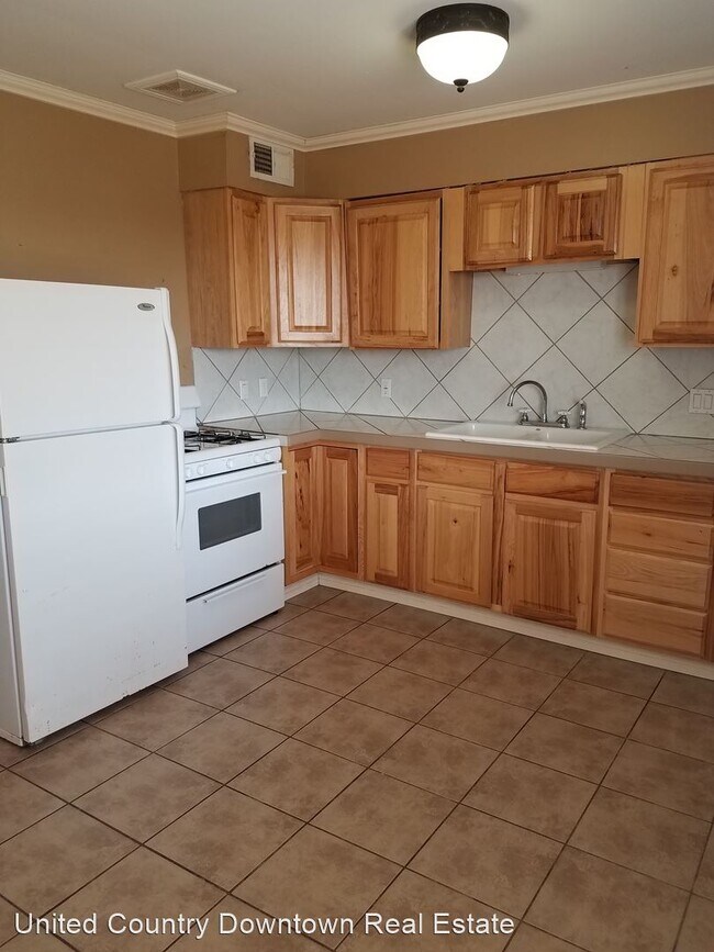 Building Photo - 2 br, 2 bath House - 1106 Memory Lane