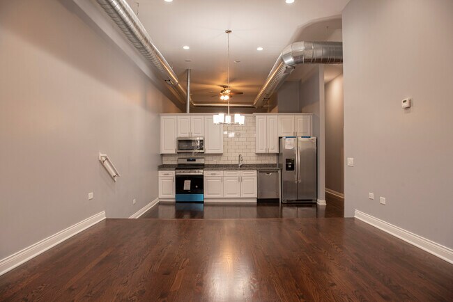 Foto del edificio - 2874 N Milwaukee Ave