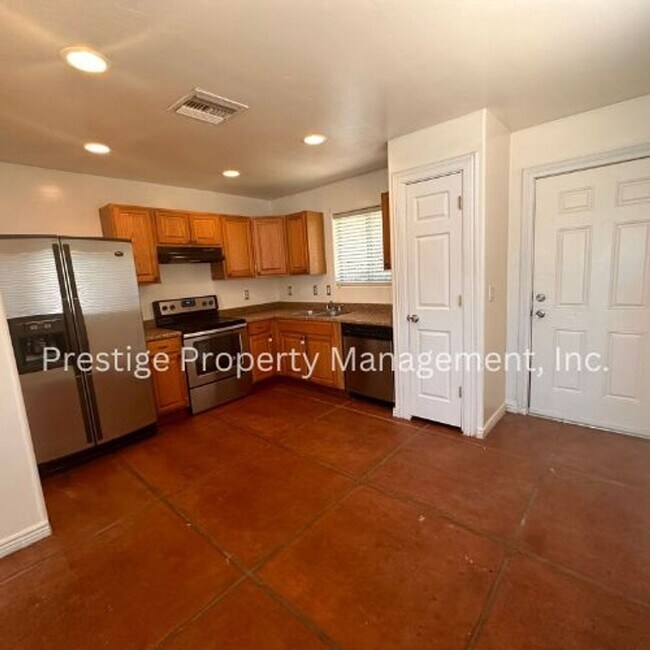 Building Photo - 2256