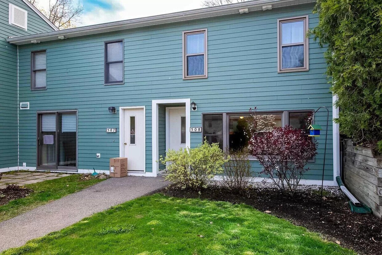 508 Piscassic St, Newmarket, NH 03857 Condo for Rent in Newmarket, NH