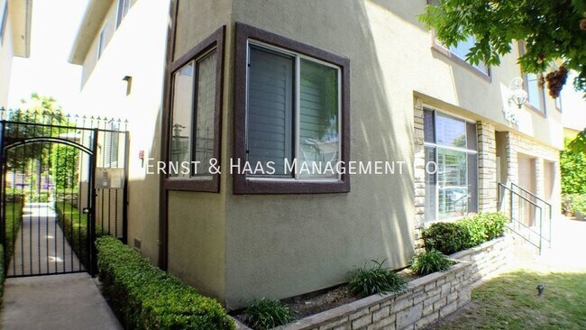 Building Photo - 1 Bedroom Condo Located in Prime Long Beac...