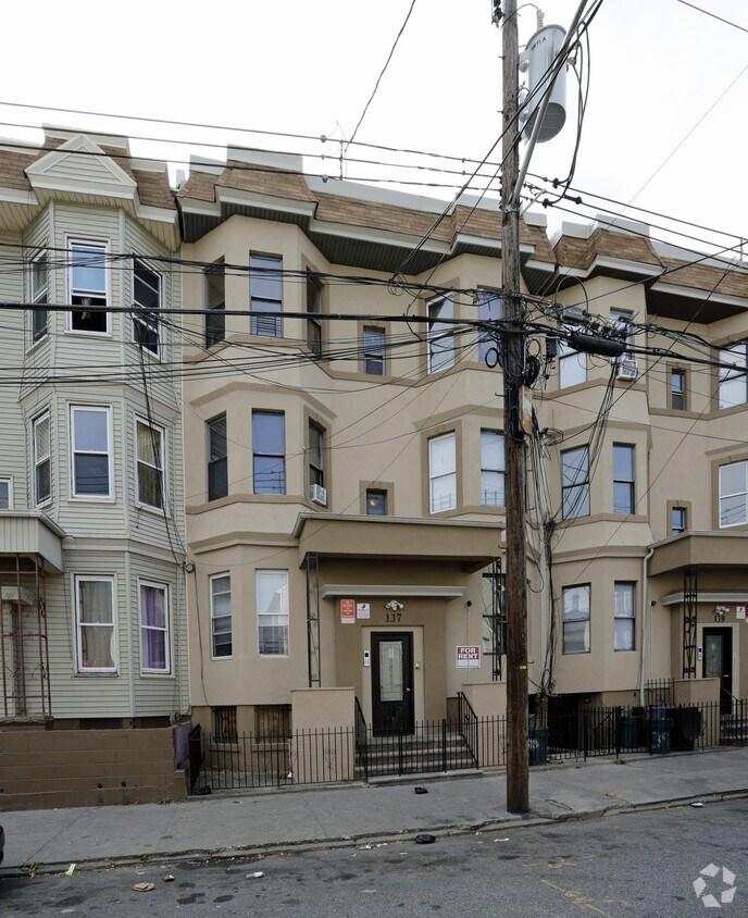 Building Photo - 137 Wilkinson Ave