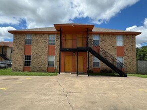 Building Photo - 5702 Greengate Dr