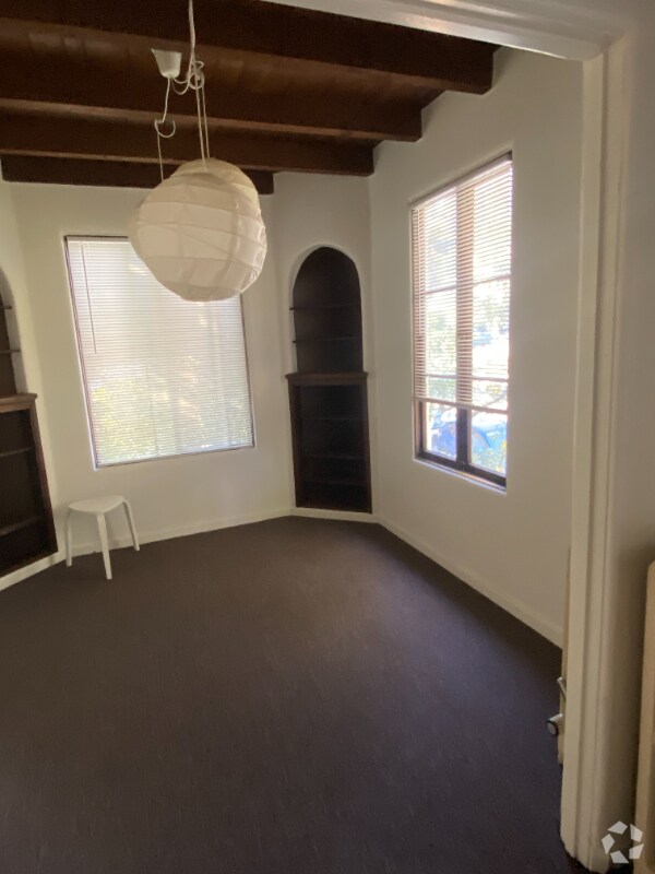 Building Photo - 1700 Le Roy Ave