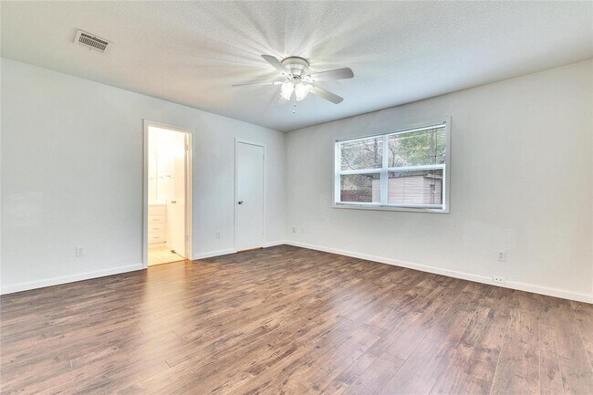 Building Photo - 2202 Silver Spur Dr