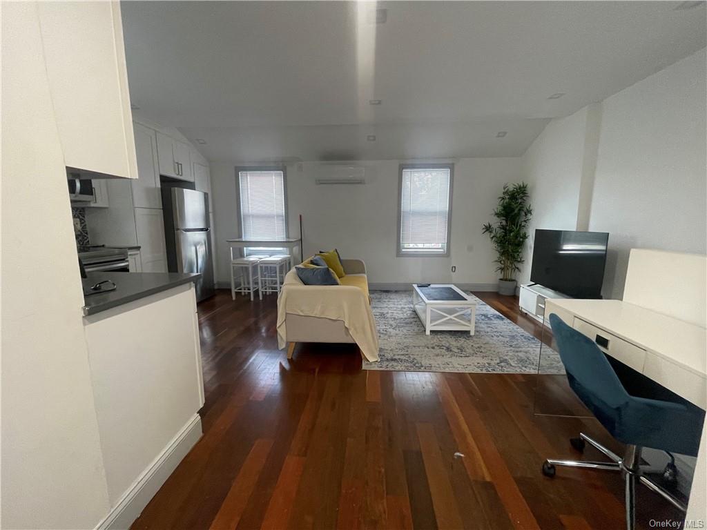 Foto del edificio - 188-25 Keeseville Ave
