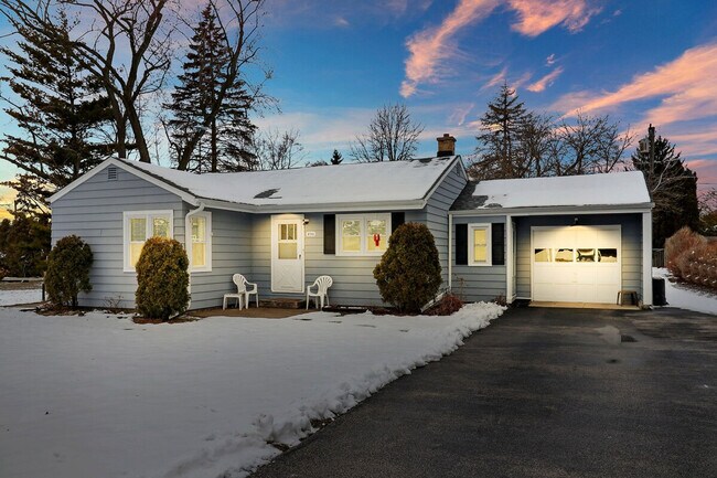 Building Photo - 3964 Grandview Ave