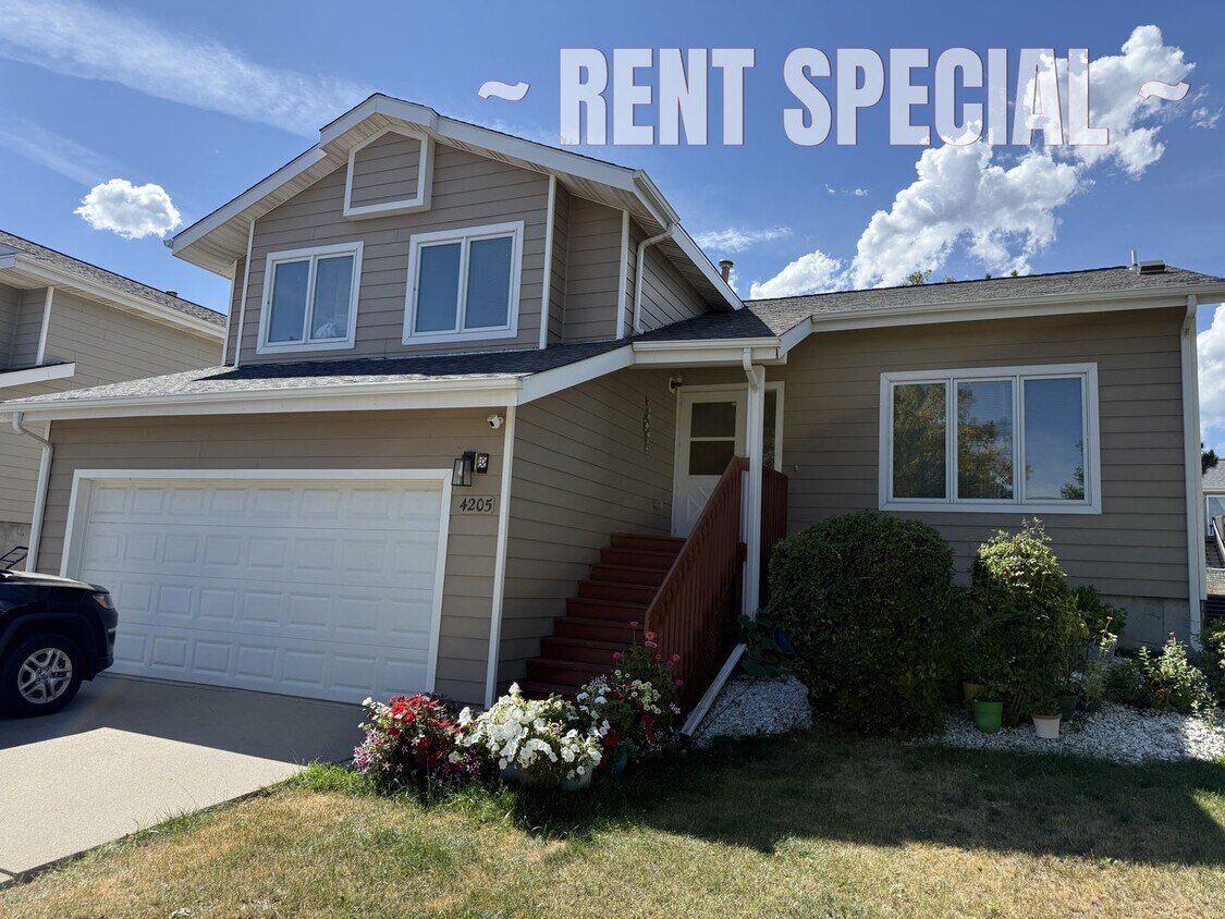 Foto principal - ~ RENT SPECIAL ~ HOLIDAY MERRINESS ~ 3 Bedroom, 3 Bath Home for rent Close to the Hospital