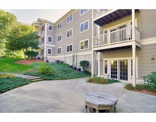 Building Photo - 34 Meeting House Ln