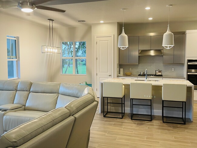 Kitchen island - 12407 Nautilus Cir