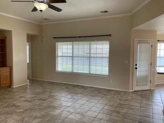 Building Photo - Beautiful 4 Bedroom Country Estates Home I...
