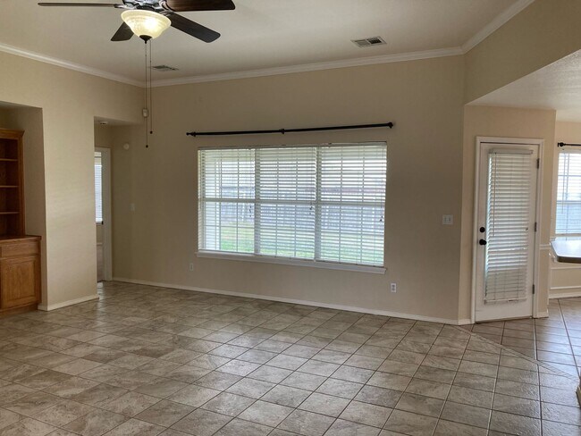 Foto del edificio - Beautiful 4 Bedroom Country Estates Home I...