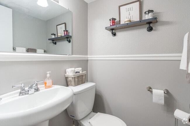 2BR,1.5BA - 1,075SF furnished - Colonial Townhouses- Students save up to 10%!