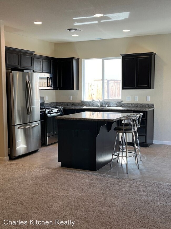 Building Photo - 3 br, 2.5 bath House - 1079 Drake Way