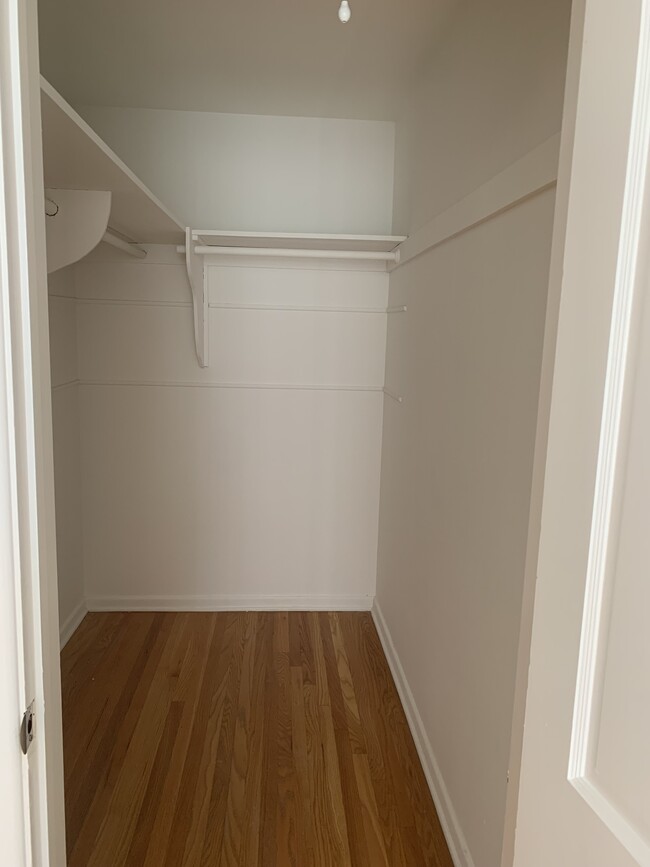 Foto del edificio - 10360 Ashton Ave