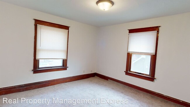 Building Photo - 829 S Dakota Ave