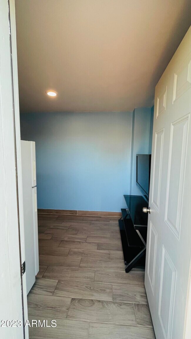 Building Photo - 4215 N 30th Dr