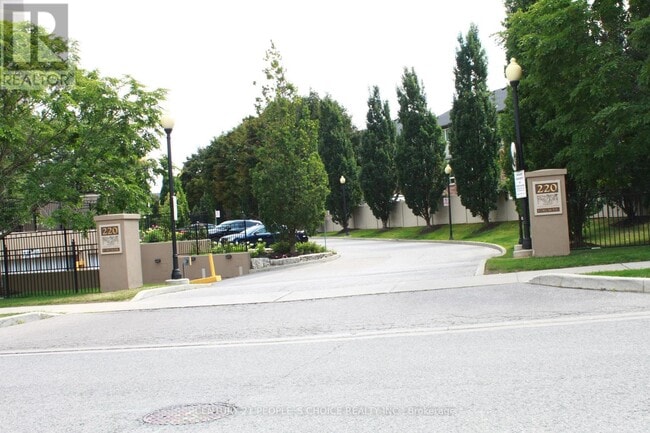 Photo du bâtiment - 220 Forum Dr