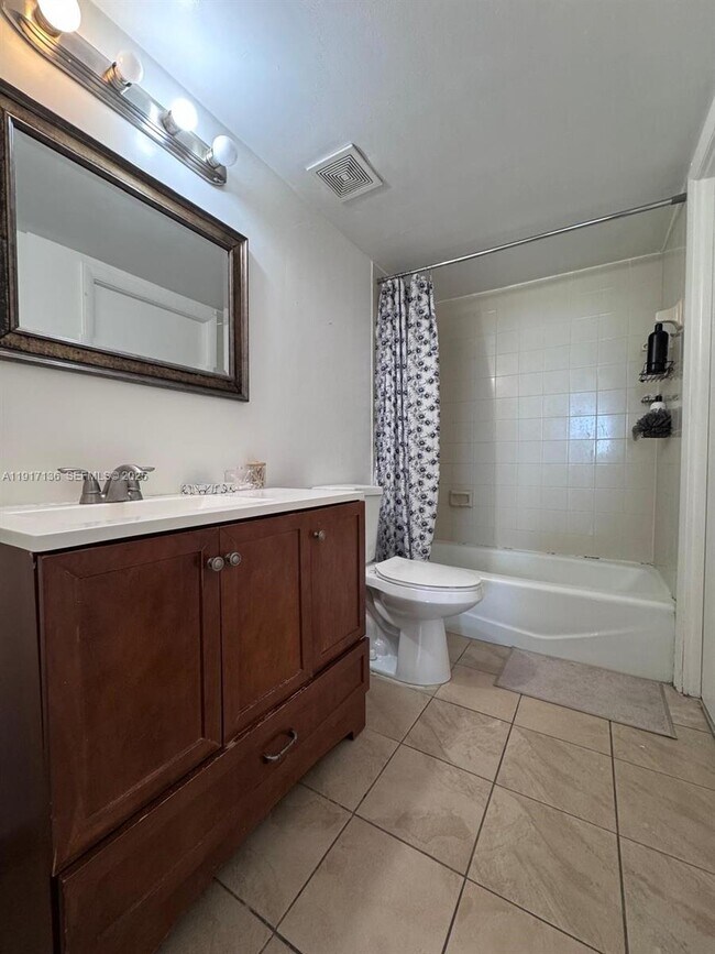 Foto del edificio - 1470 NE 123rd St