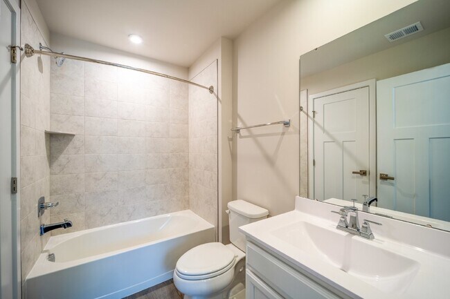 Foto del edificio - Brand New Luxury Town house for Rent!