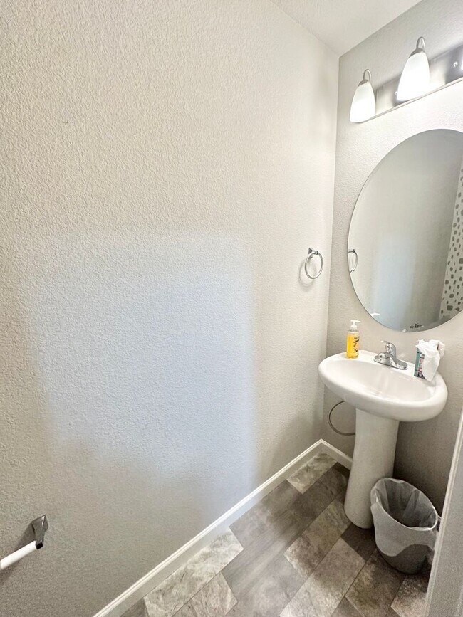 Foto del edificio - Beautiful townhome on Birmingham for rent!