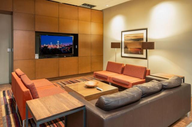 Building Photo - 2 bedroom in Seattle WA 98121
