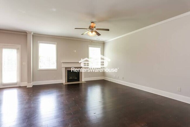 Building Photo - 5 Bedroom Executive Home Located in Summit...