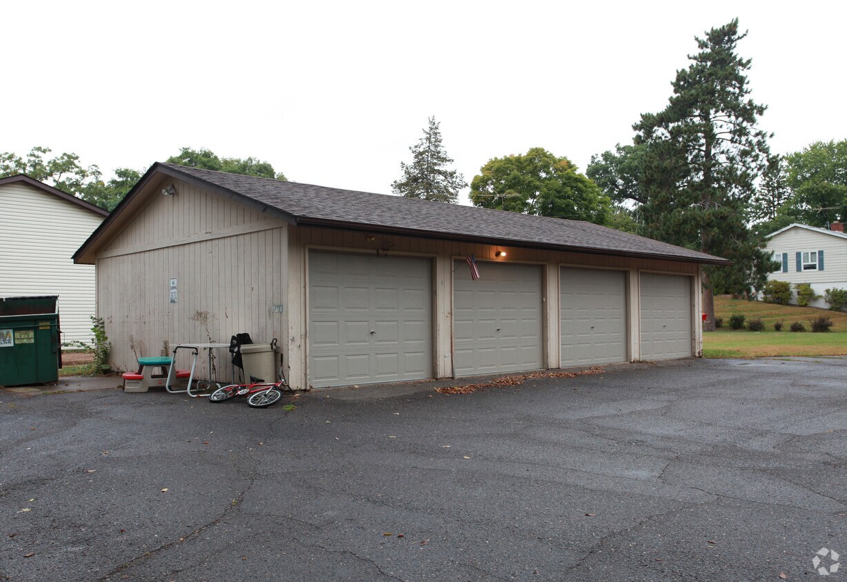 Primary Photo - Summit Apartments