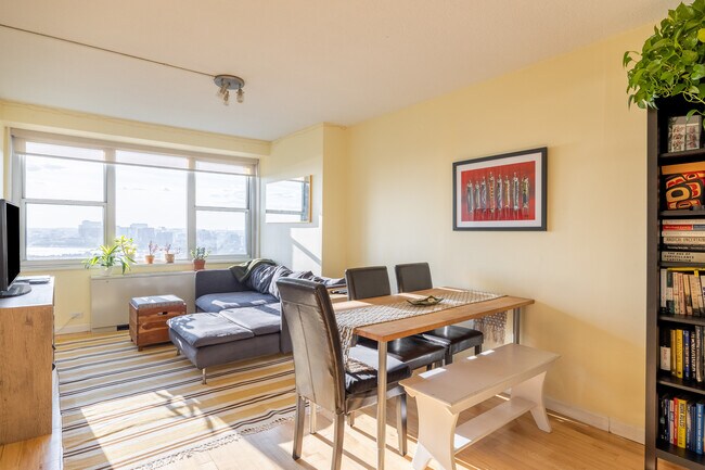 Family room / Dining Room - 151 Tremont St